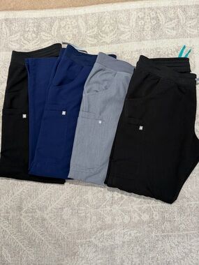 FIGS women’s Scrub pants set of 4 size XL